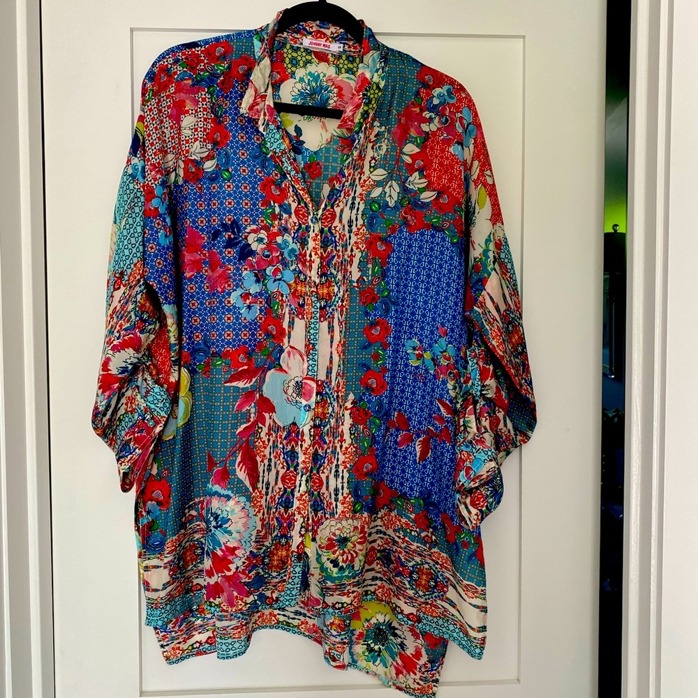 Johnny Was 100% silk blouse. Hand wash, covered buttons. Gorgeous colors.